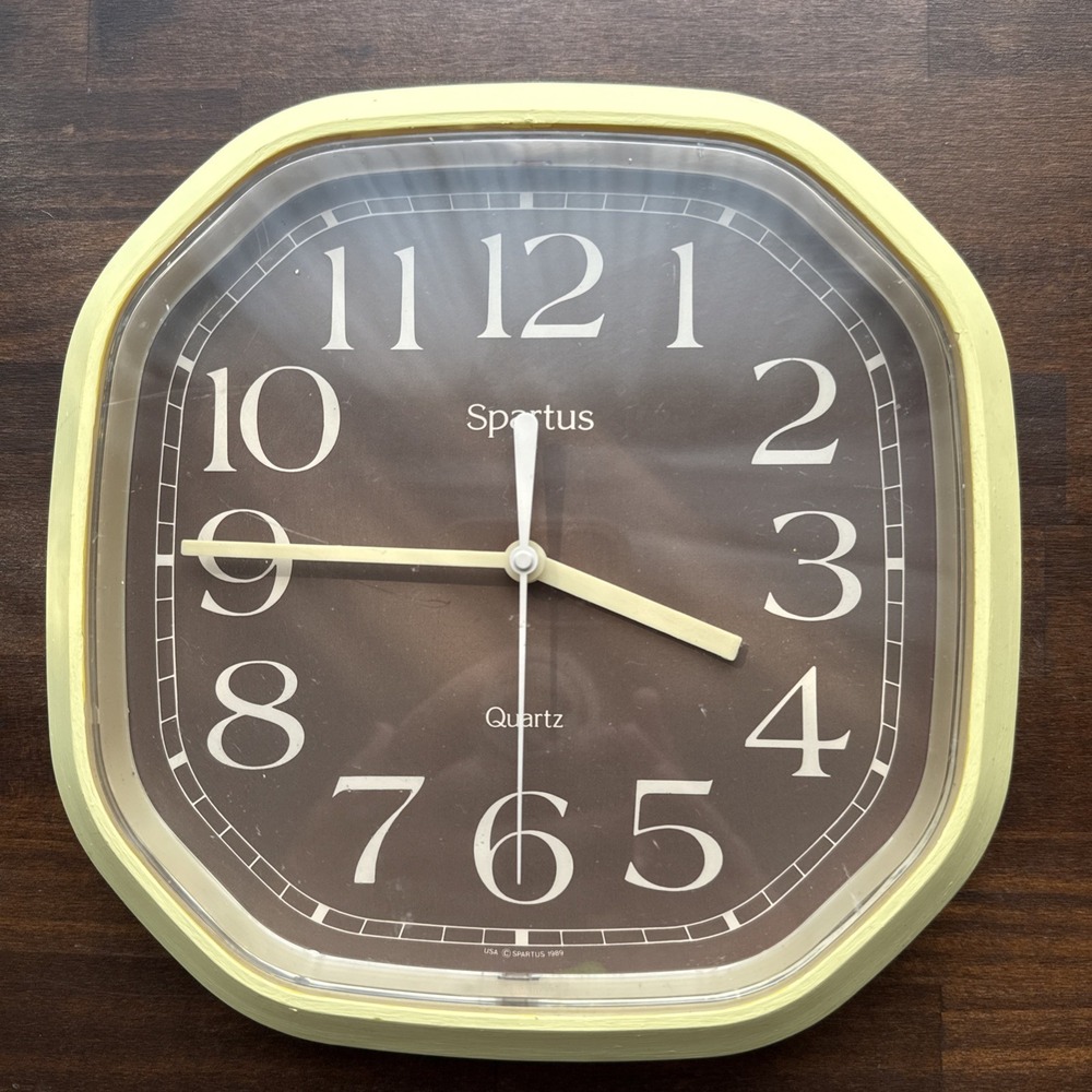 Vintage Spartus Wall Clock Quartz Almond Beige 8.5" Works Great! 1989 Octagonal